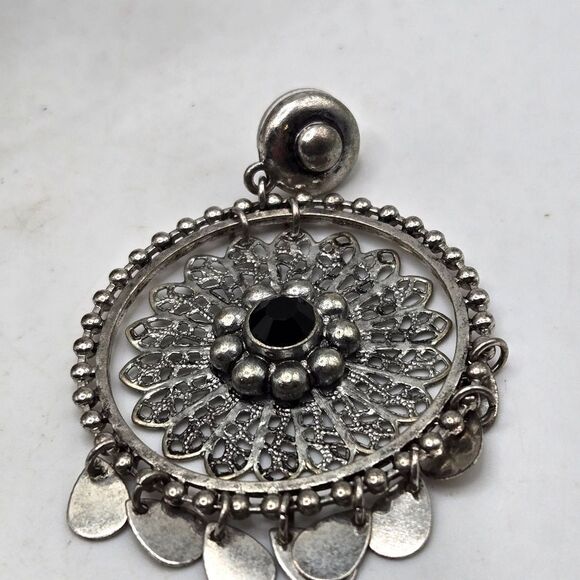 "5/"25" Mismatched Silvertone Madala Circle Tassel Silvertone Disc Earrings - Picture 7 of 9